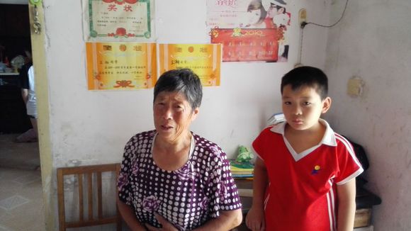 农民家庭男女主人先后患重病,年迈母亲年幼孩子无人照料
